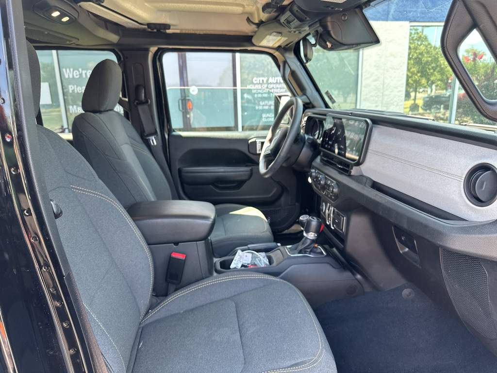 Vehicle photo 10
