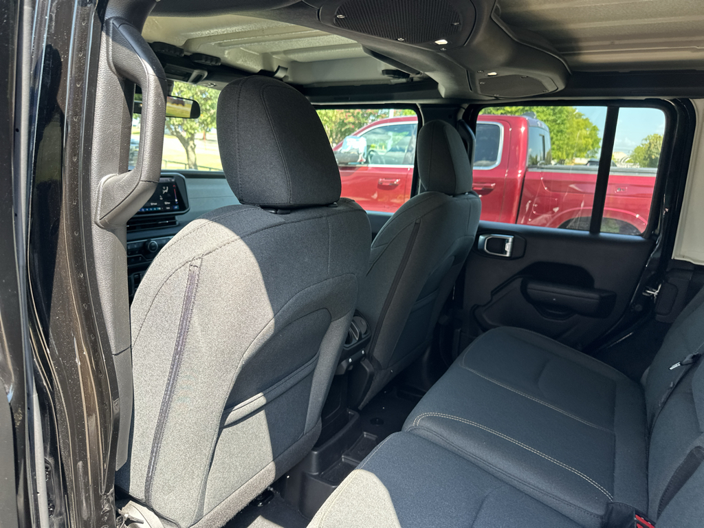 Vehicle photo 15