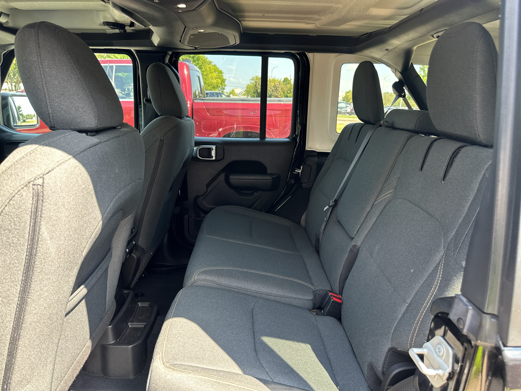 Vehicle photo 14