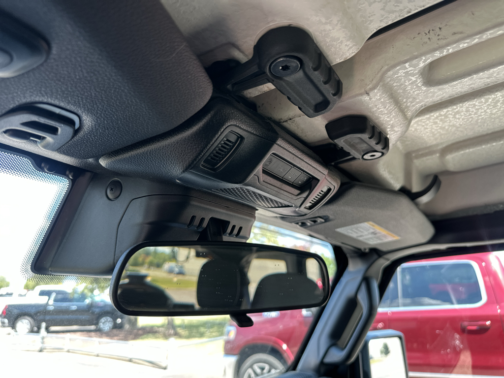 Vehicle photo 24