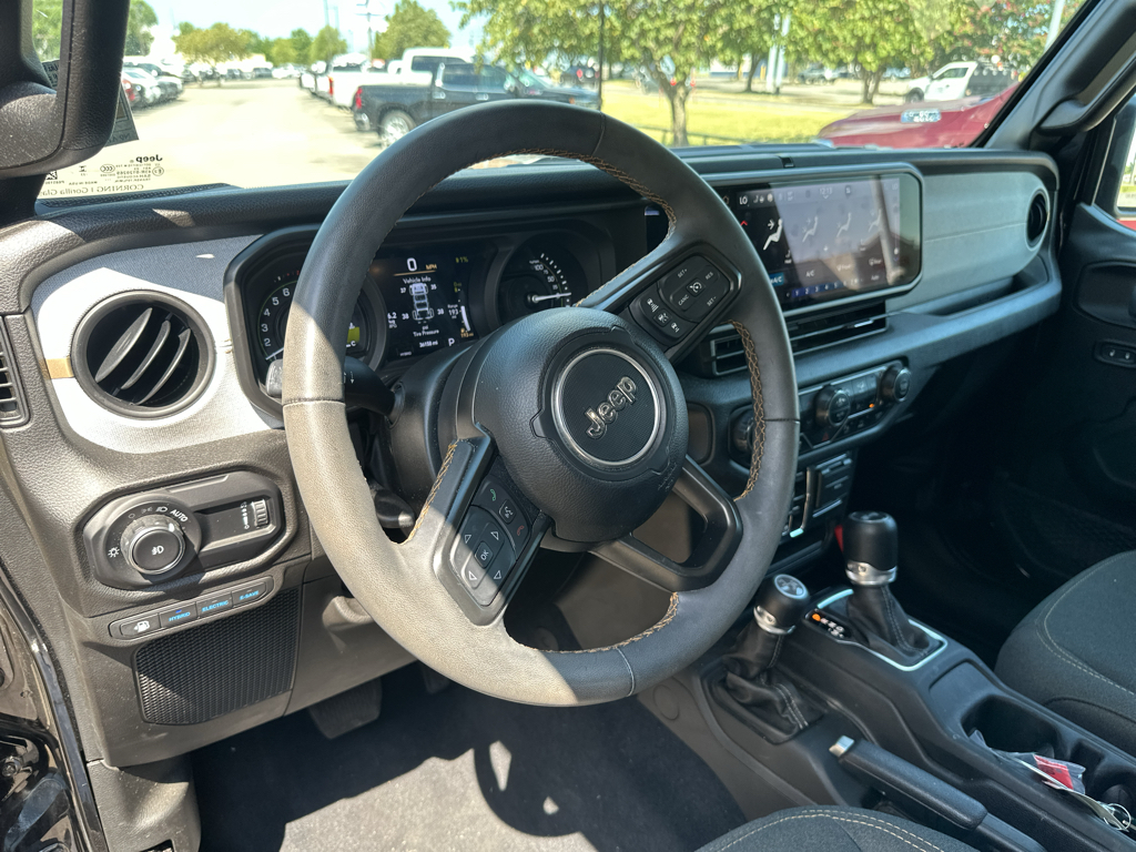 Vehicle photo 17