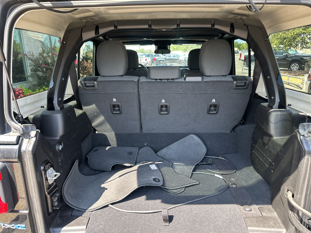 Vehicle photo 13