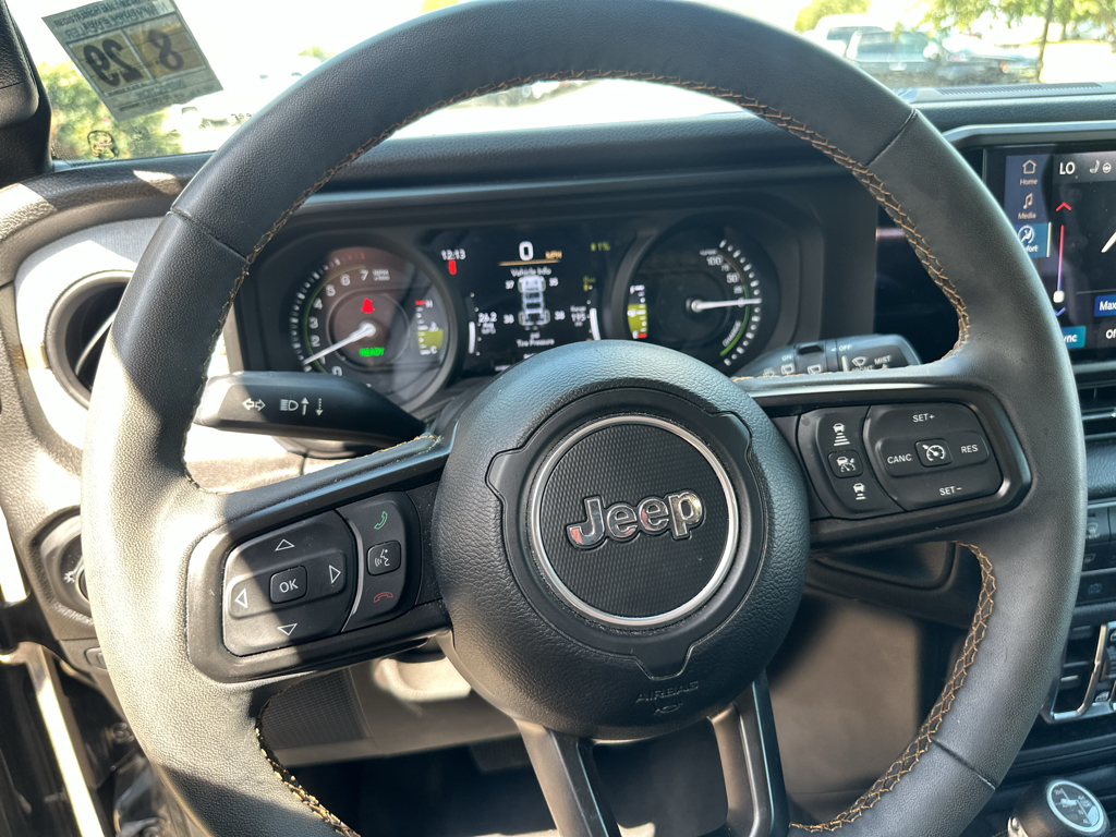 Vehicle photo 19