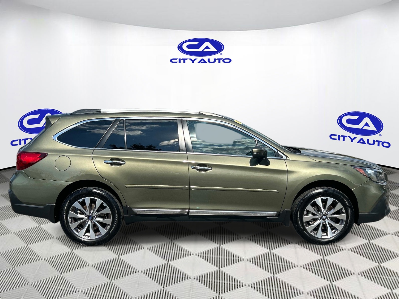 Used 2018 Subaru Outback SUV