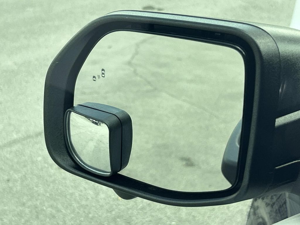 Vehicle photo 19
