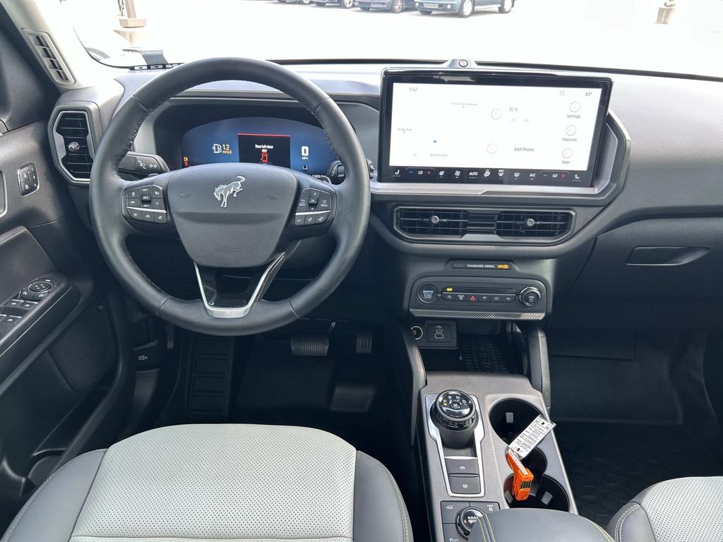 Vehicle photo 20