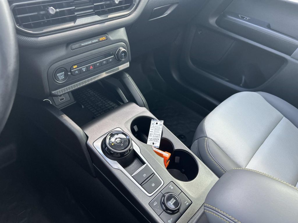 Vehicle photo 37