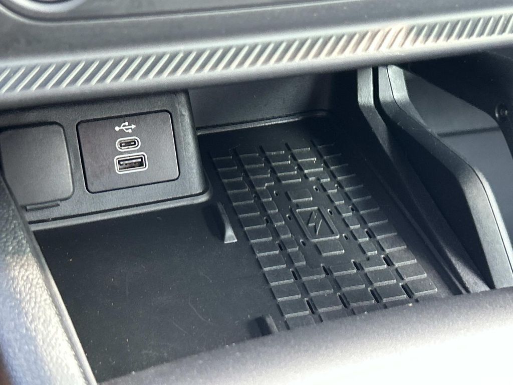 Vehicle photo 39