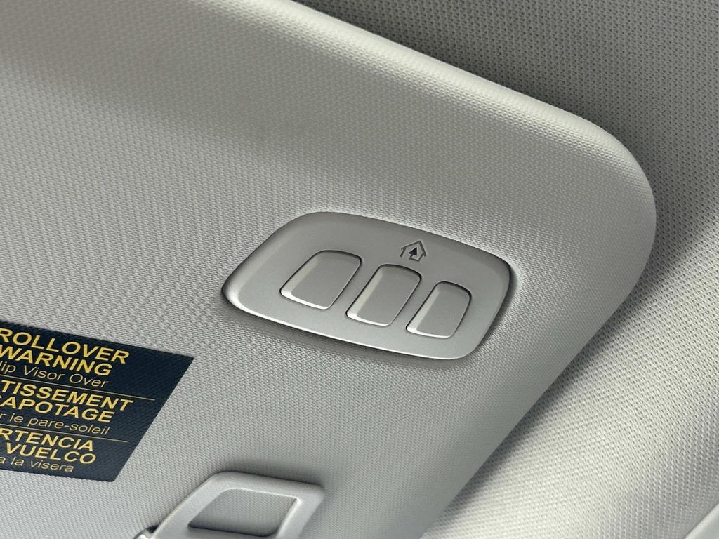 Vehicle photo 31