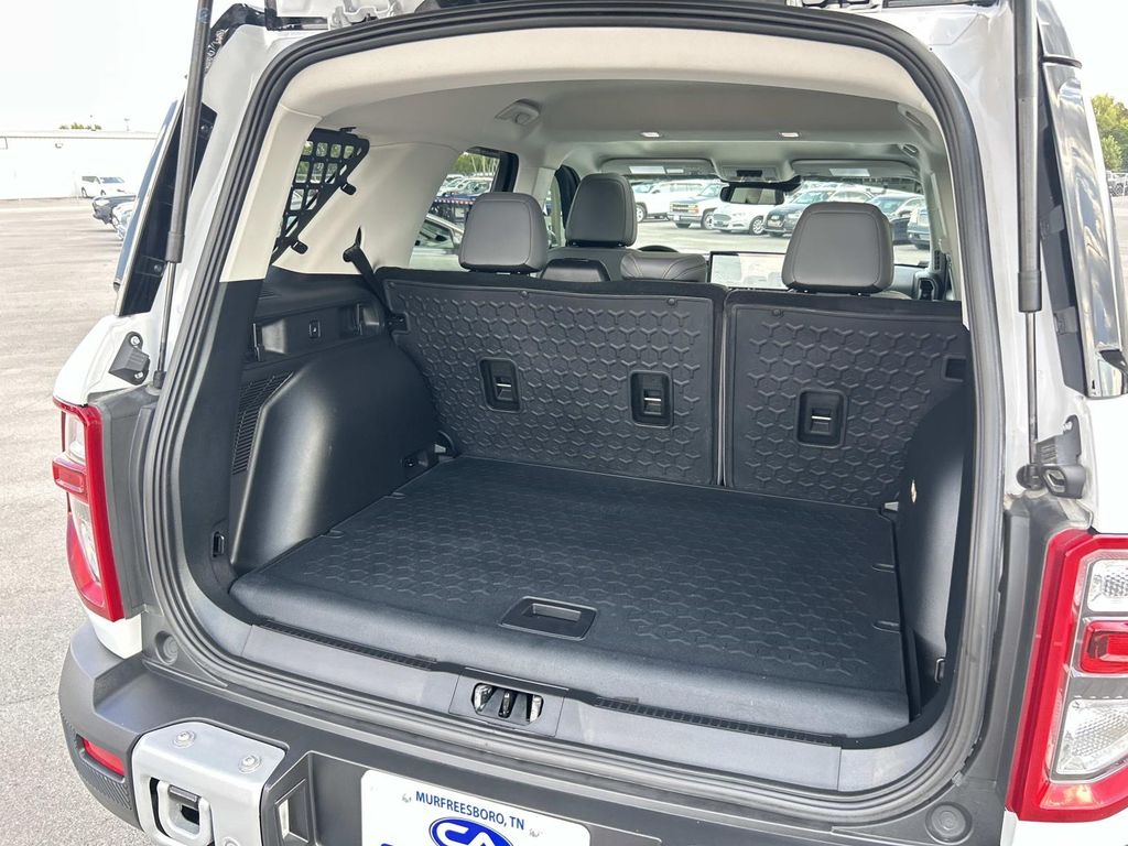 Vehicle photo 14