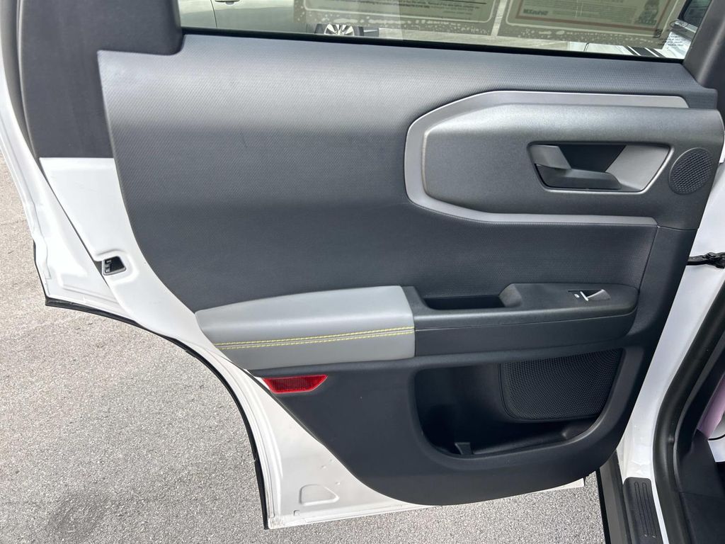 Vehicle photo 26