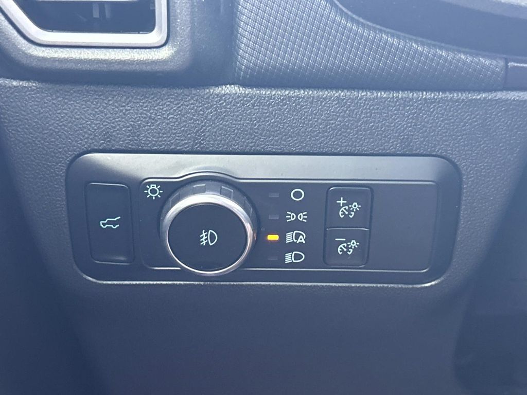 Vehicle photo 42