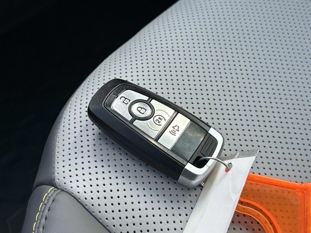 Vehicle photo 40