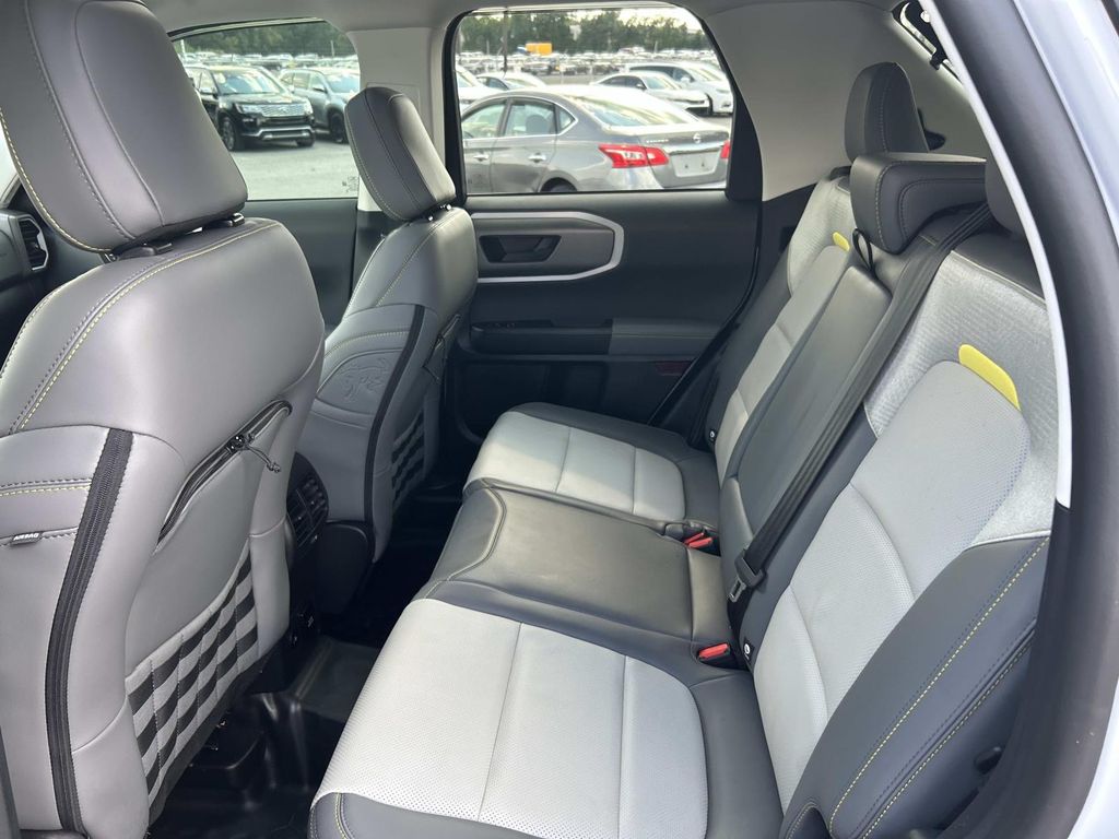 Vehicle photo 25