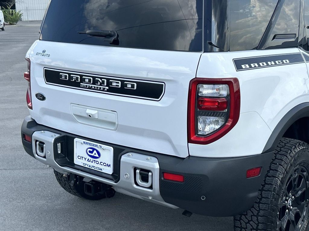 Vehicle photo 13