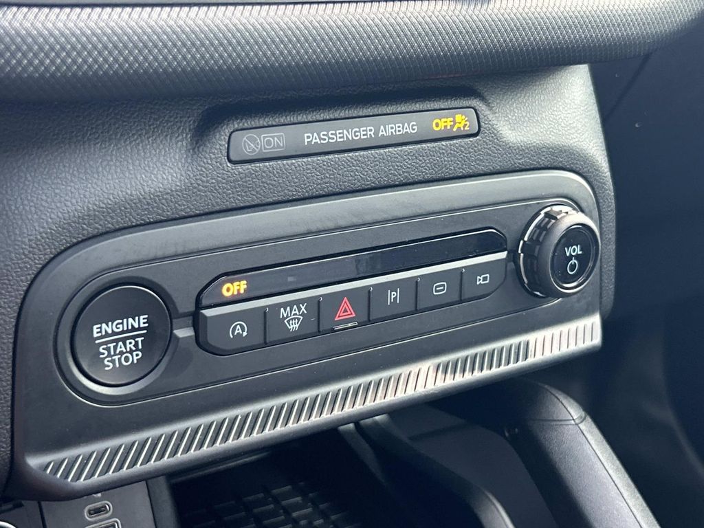 Vehicle photo 38