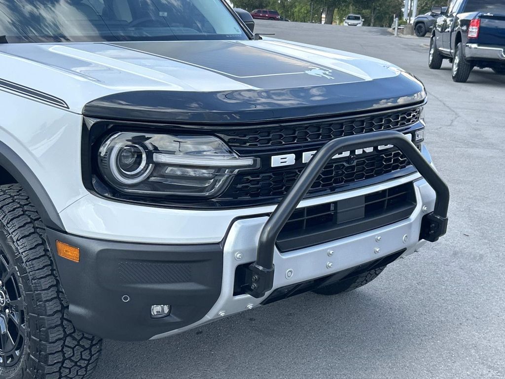 Vehicle photo 11