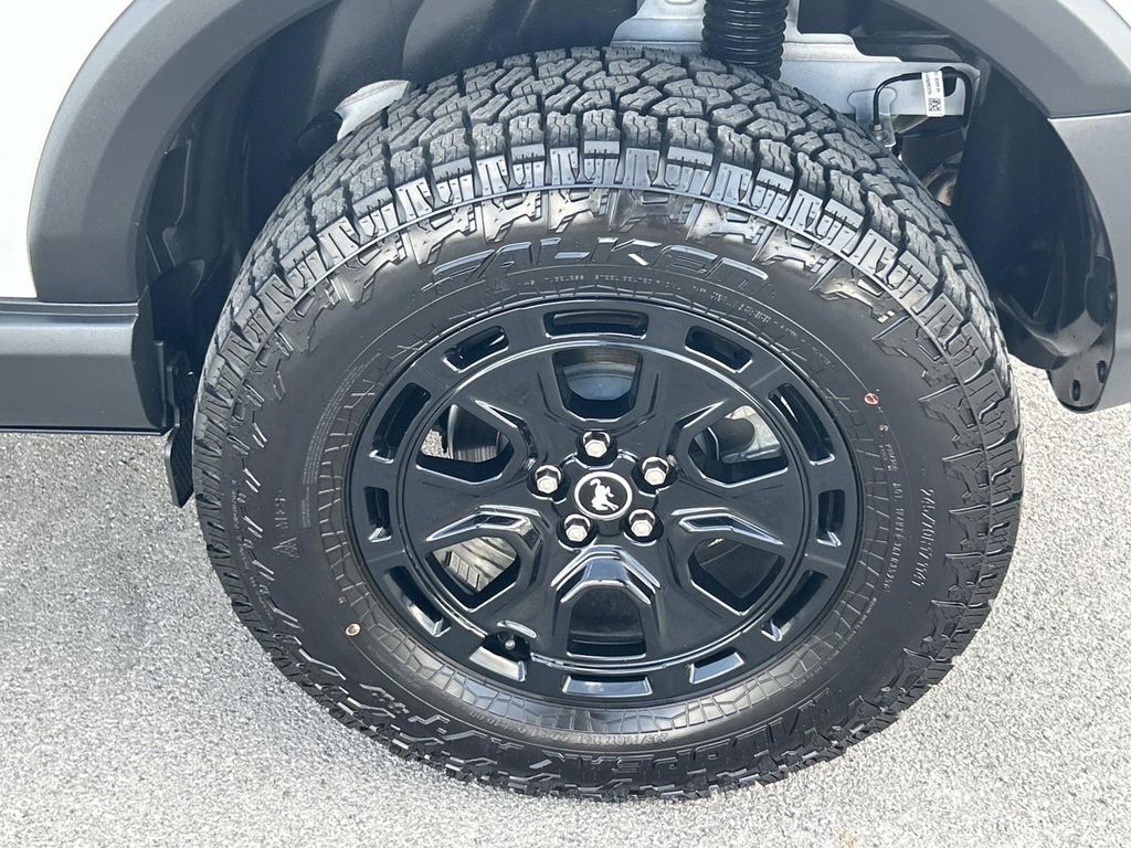 Vehicle photo 16