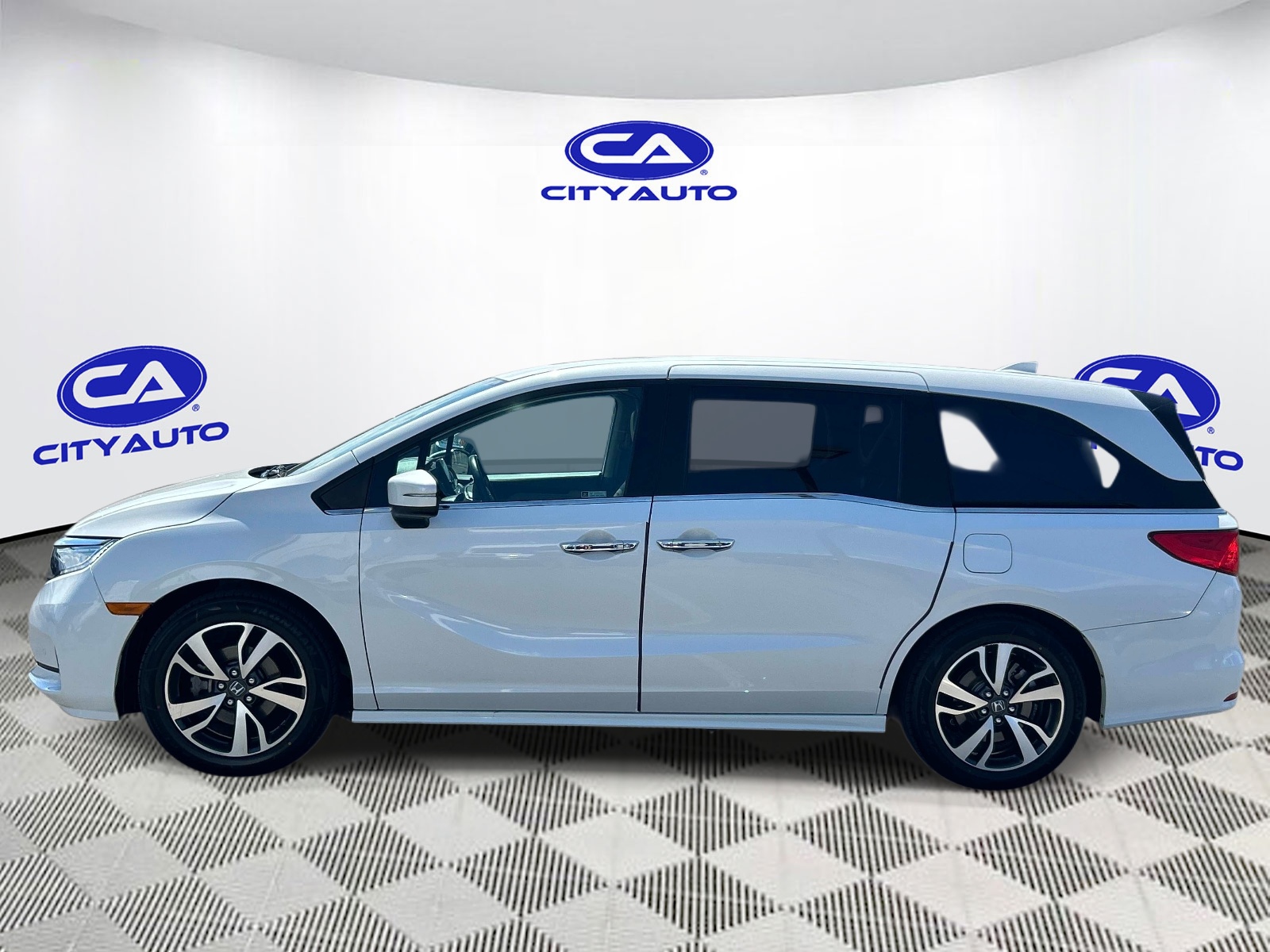 Used 2023 Honda Odyssey Van