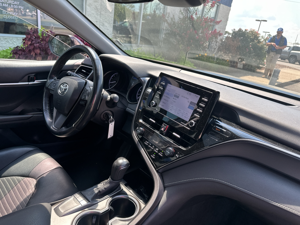 Vehicle photo 11