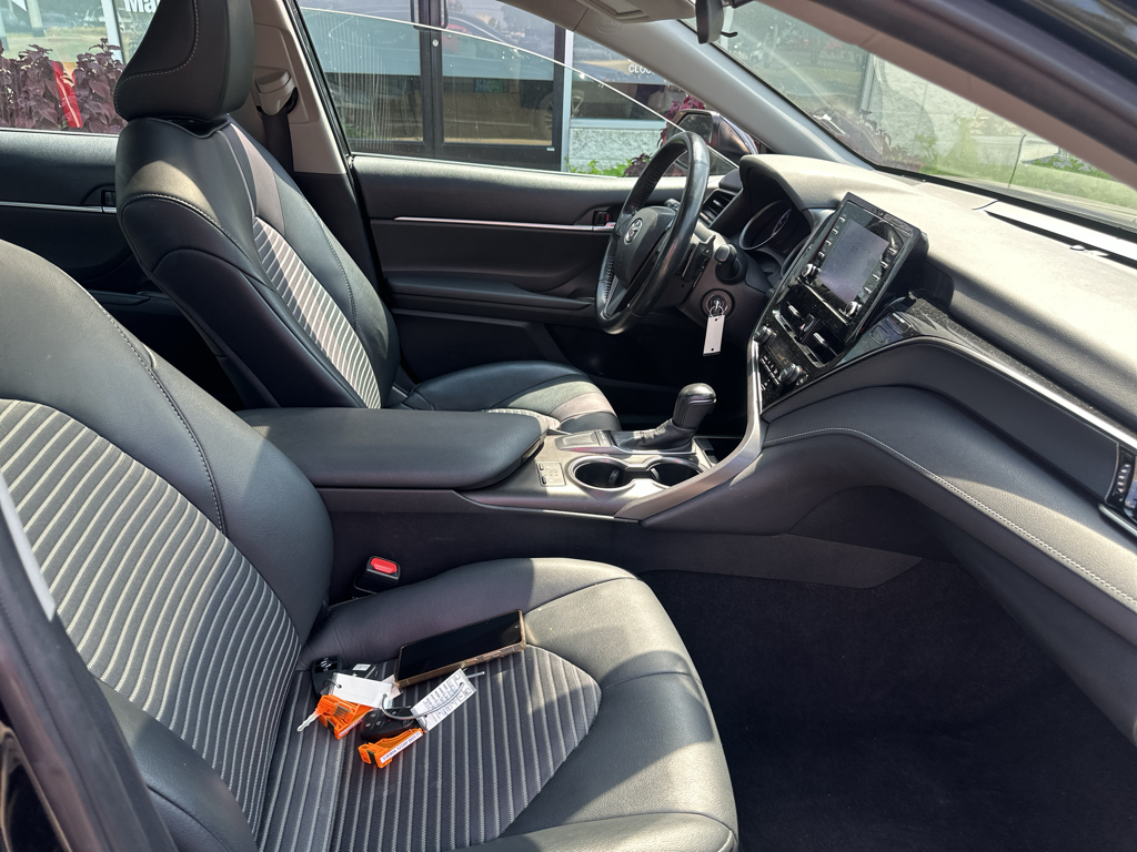 Vehicle photo 10