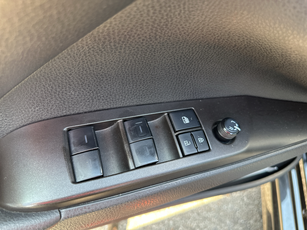 Vehicle photo 19