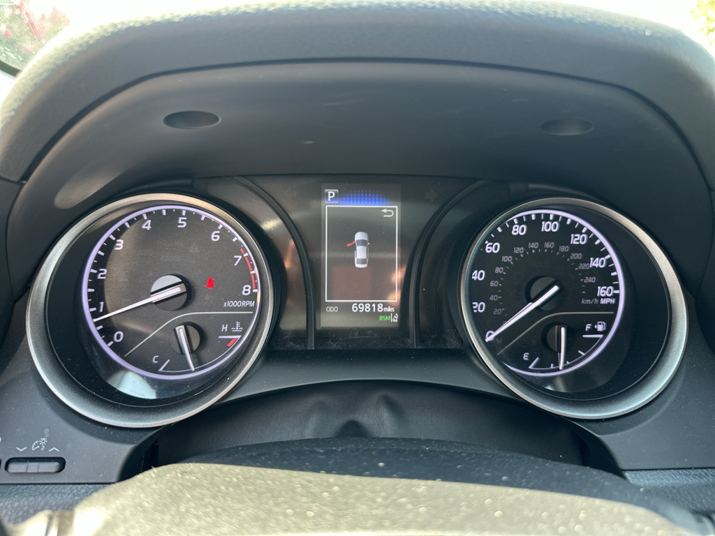 Vehicle photo 24