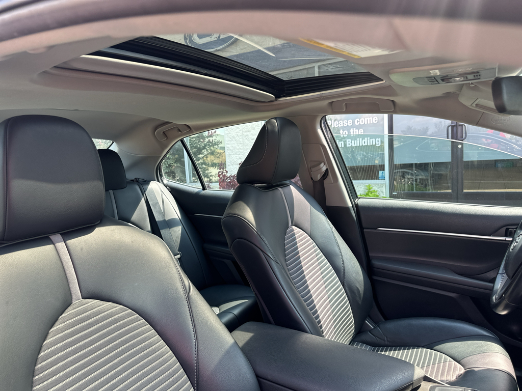 Vehicle photo 12
