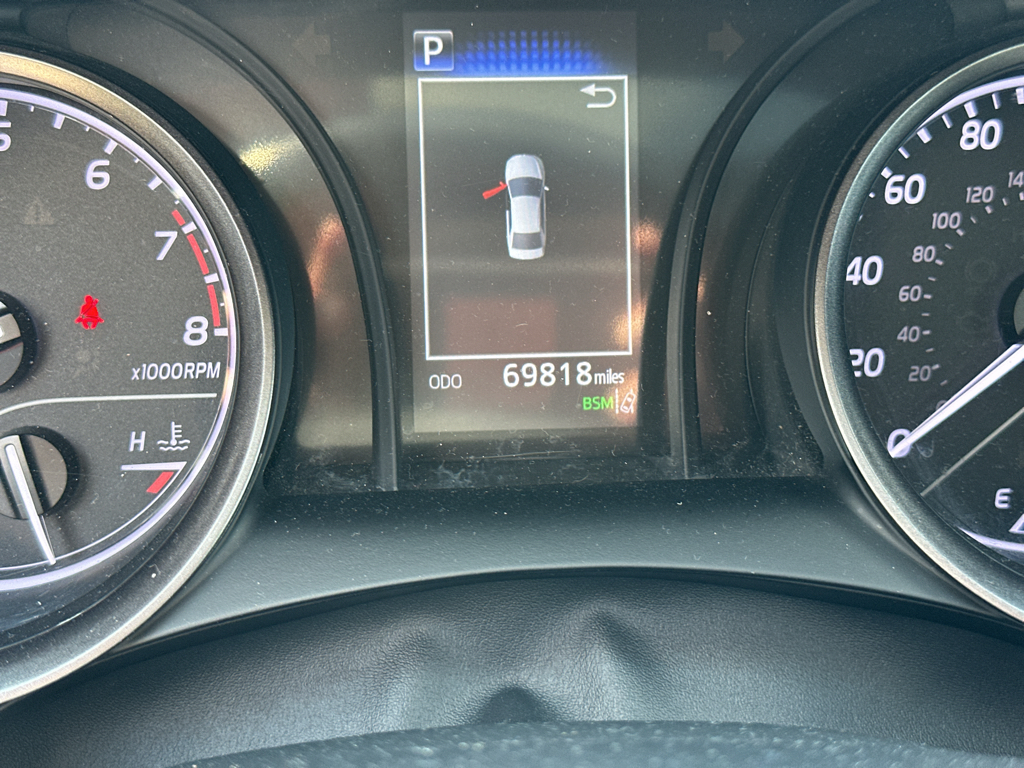 Vehicle photo 25
