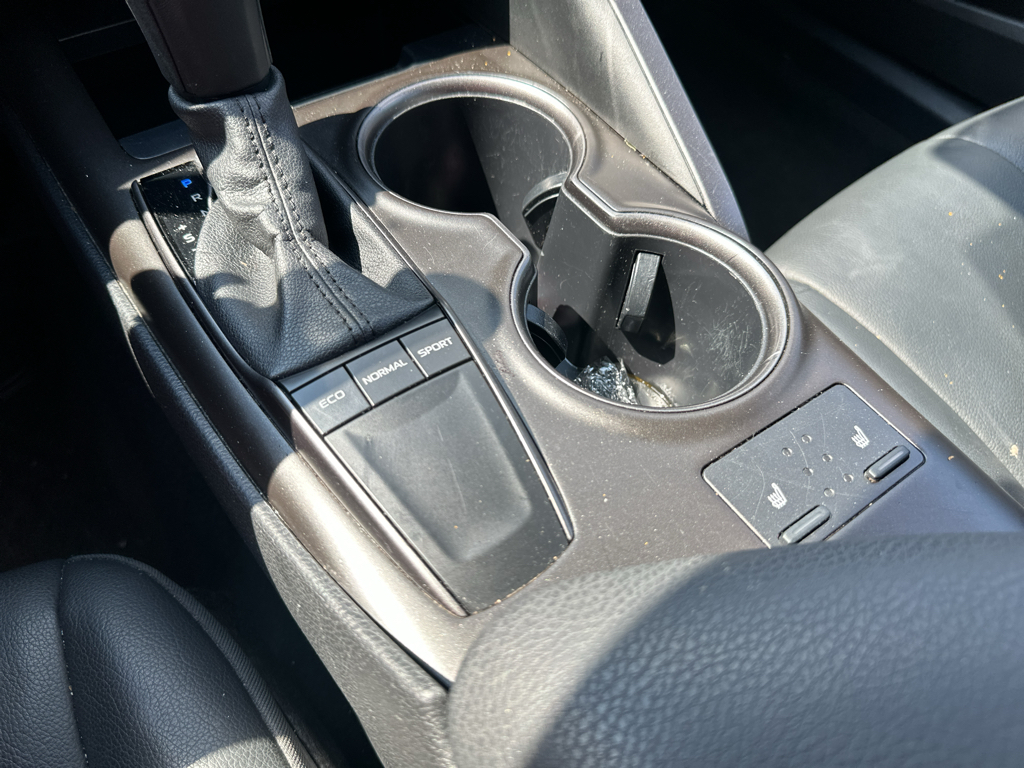 Vehicle photo 28
