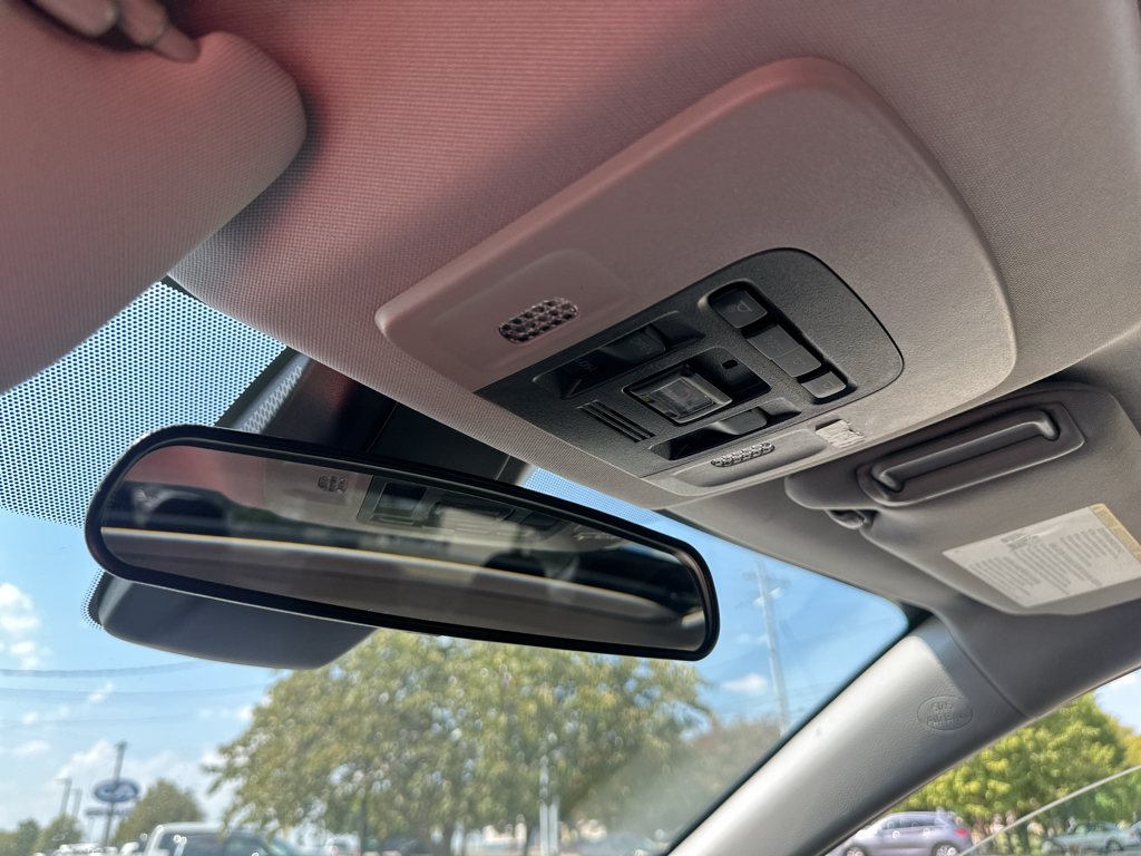 Vehicle photo 29