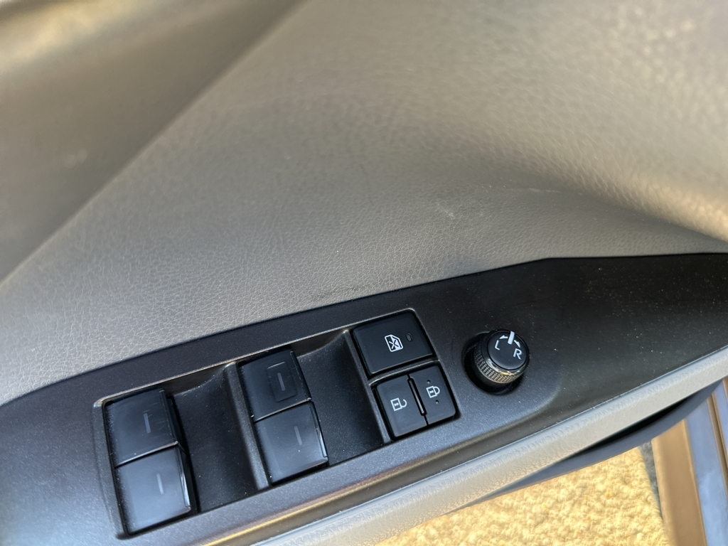Vehicle photo 19
