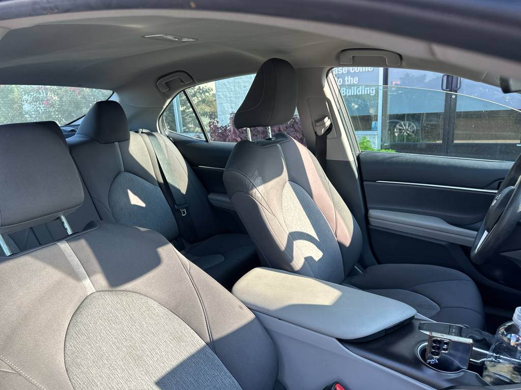 Vehicle photo 12