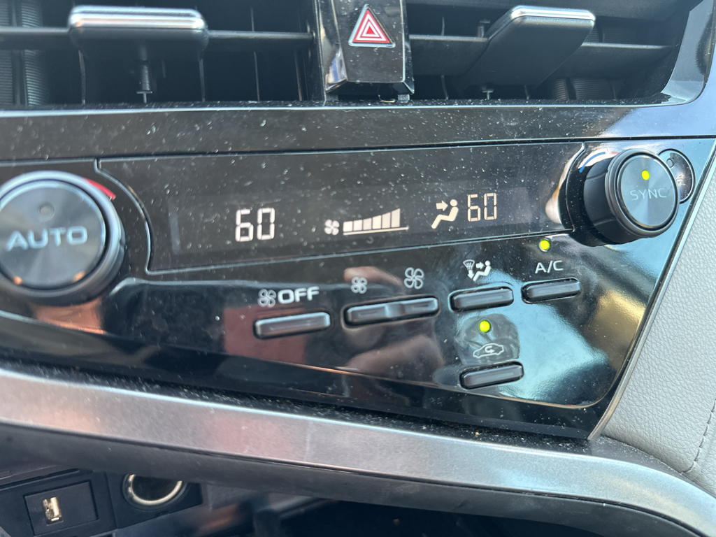 Vehicle photo 29