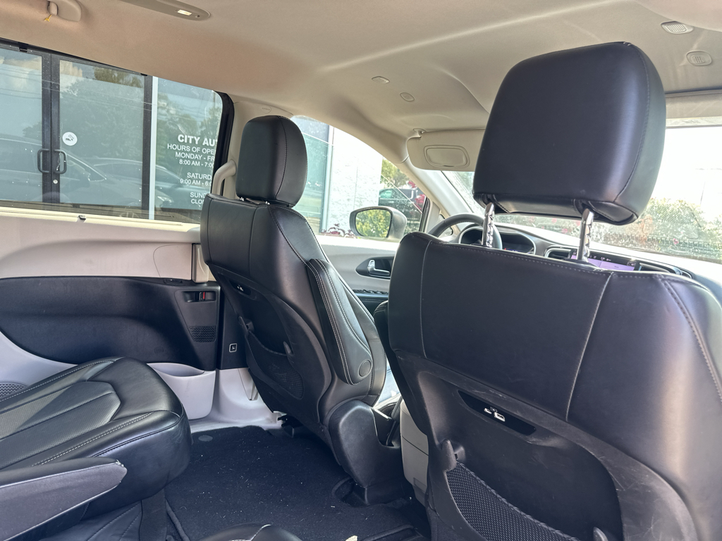 Used 2023 Chrysler Pacifica Van