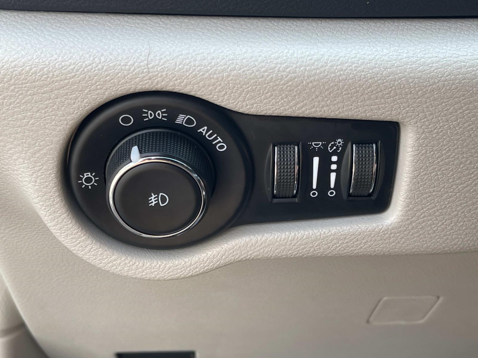 Used 2023 Chrysler Pacifica Van