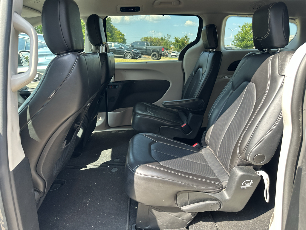Used 2023 Chrysler Pacifica Van