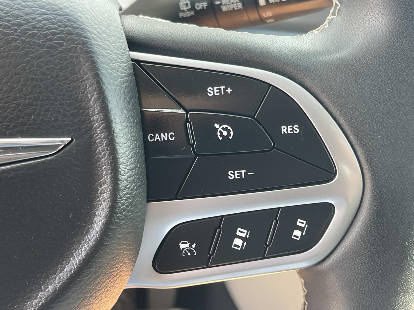 Used 2023 Chrysler Pacifica Van