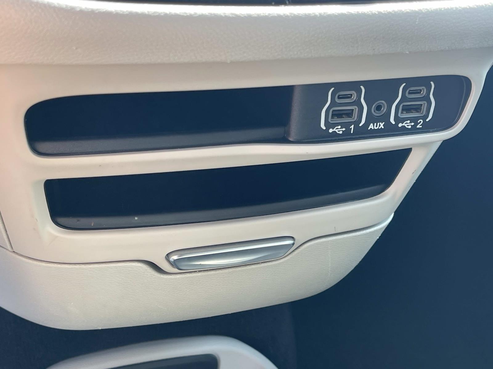 Used 2023 Chrysler Pacifica Van