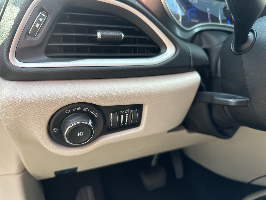 Used 2023 Chrysler Pacifica Van