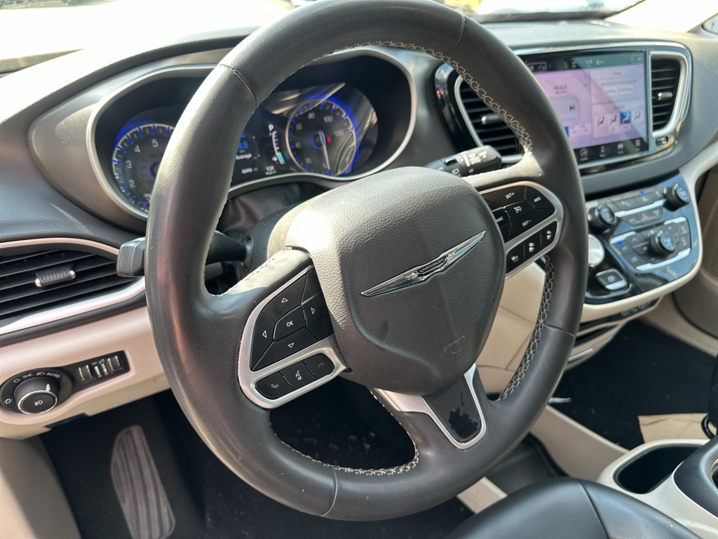 Used 2023 Chrysler Pacifica Van