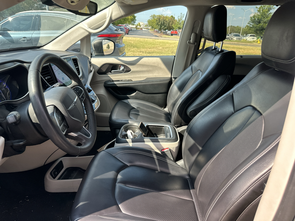 Used 2023 Chrysler Pacifica Van