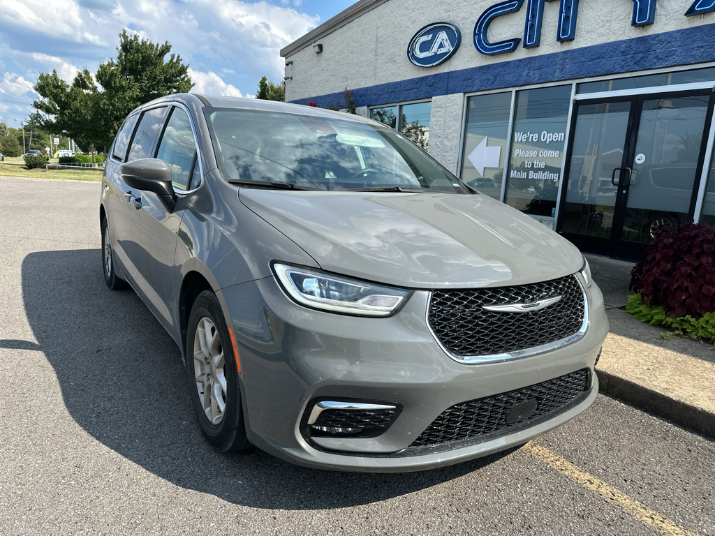 Used 2023 Chrysler Pacifica Van