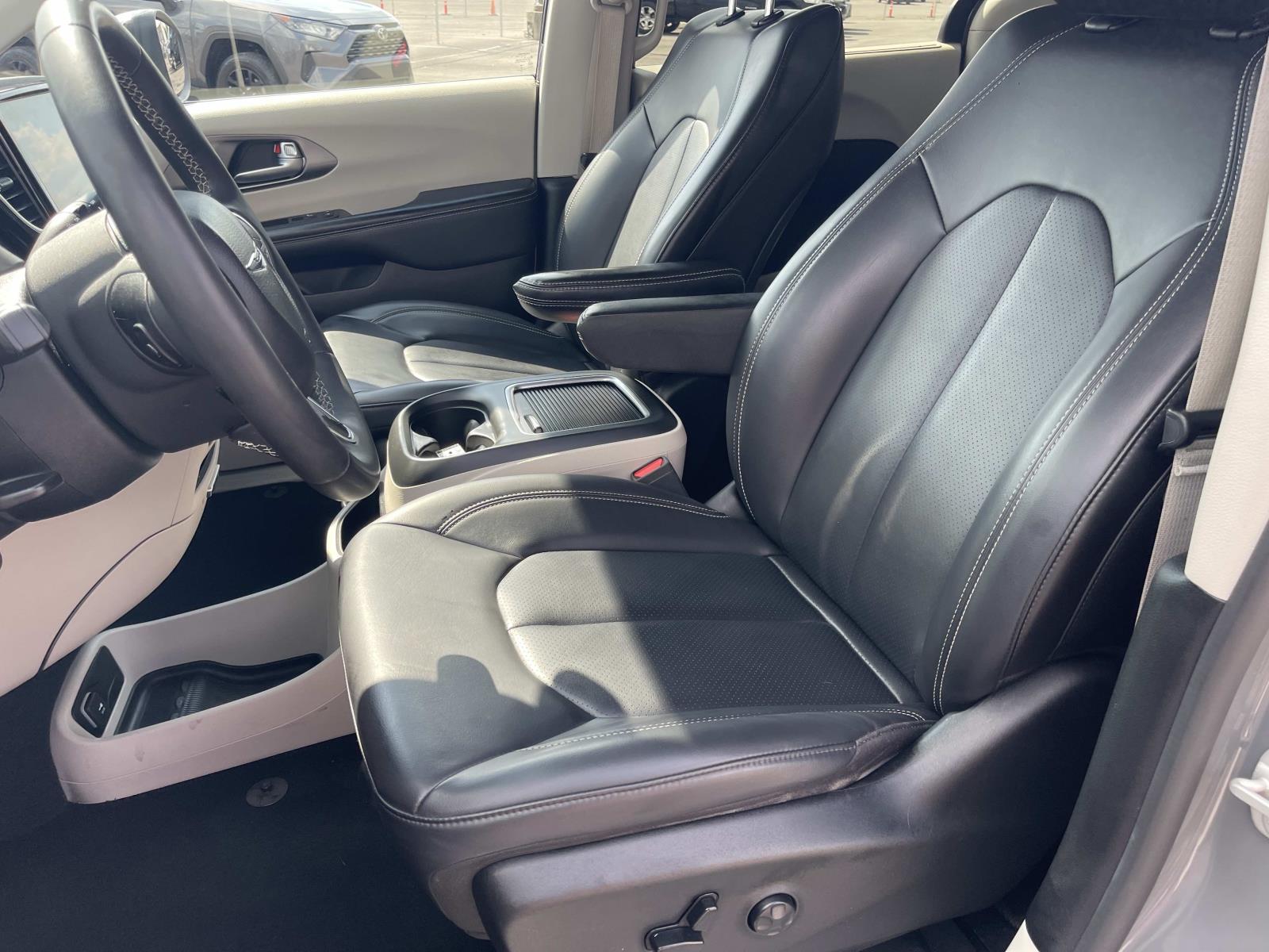 Used 2023 Chrysler Pacifica Van