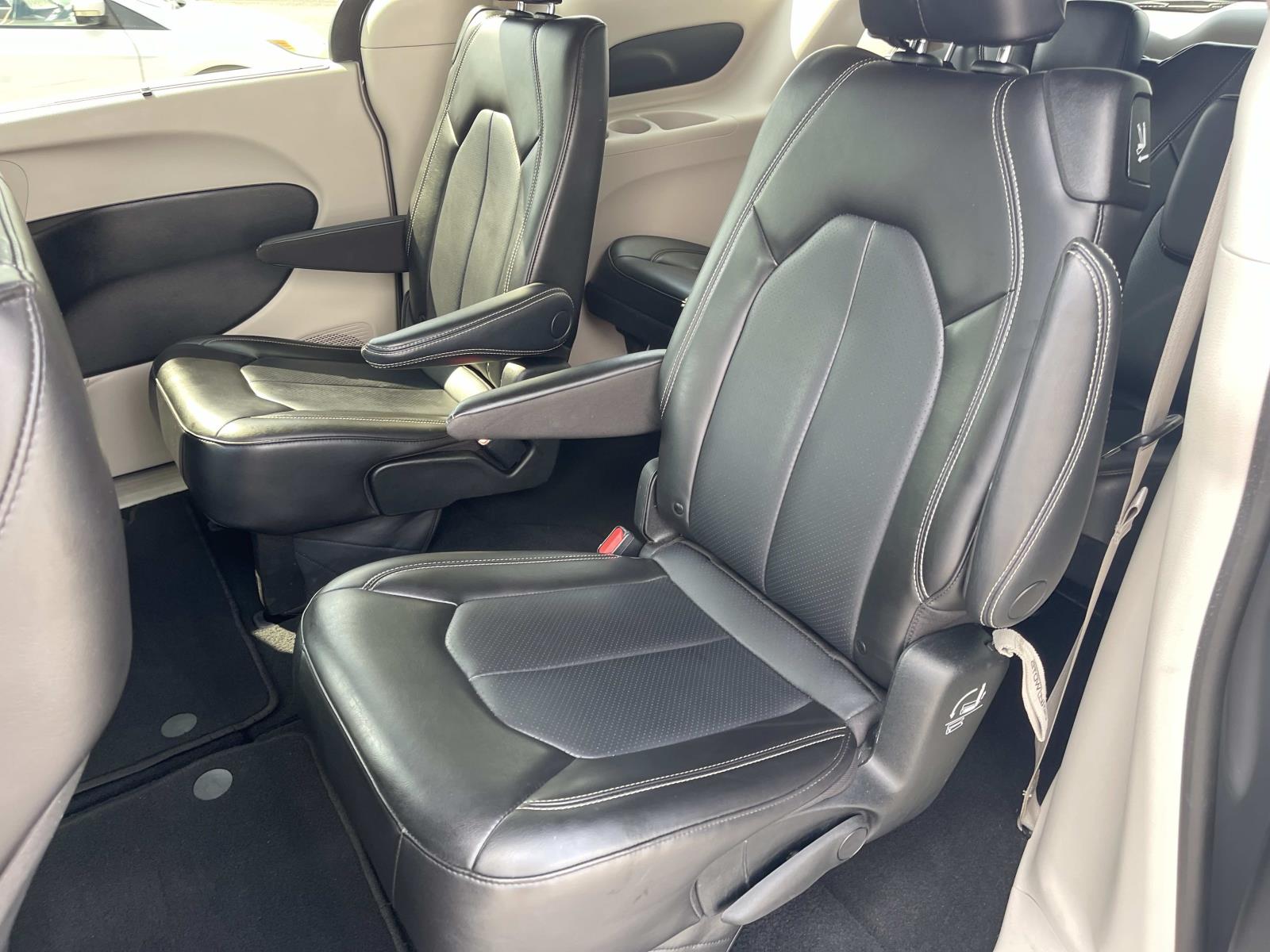 Used 2023 Chrysler Pacifica Van