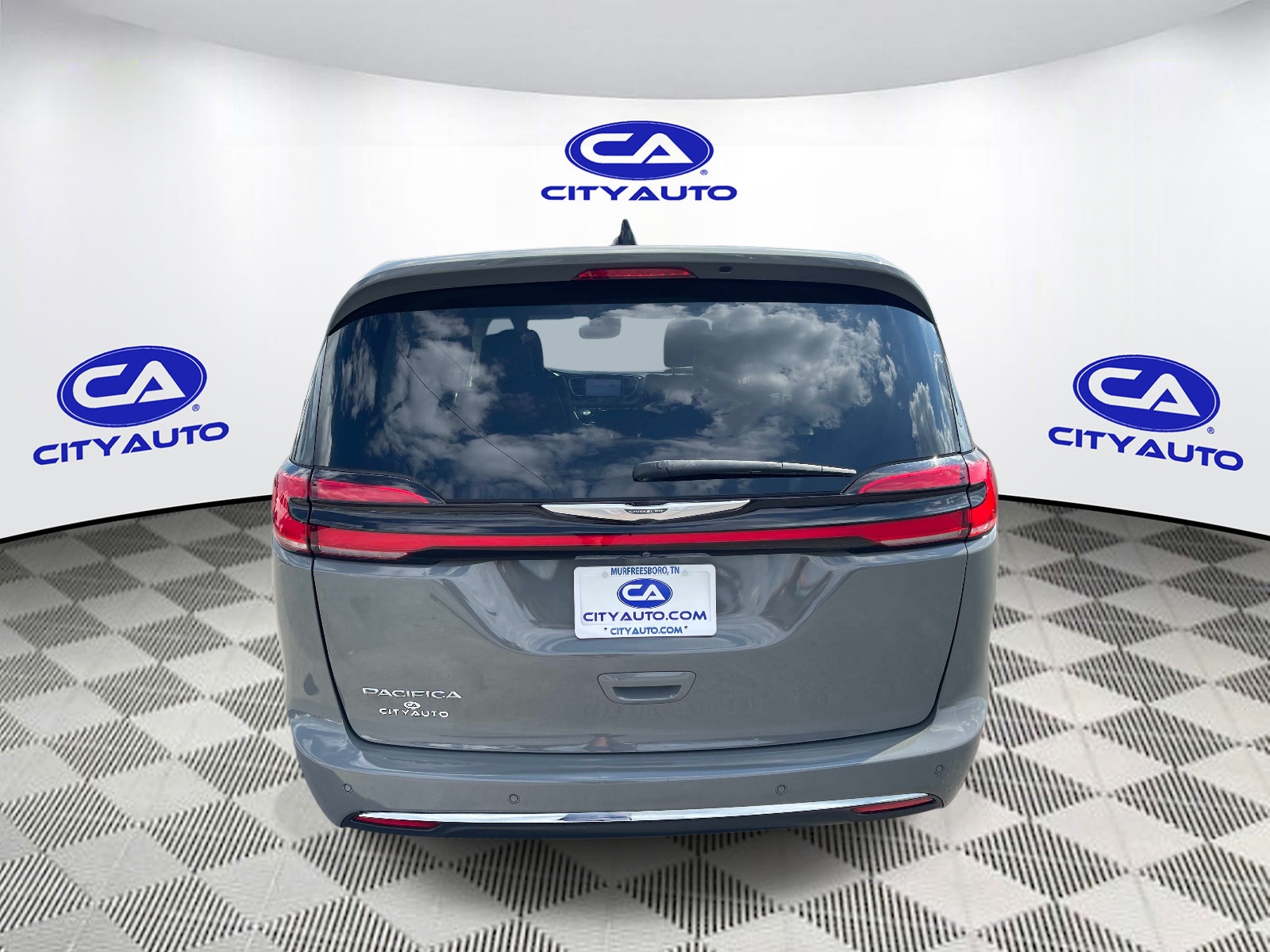 Used 2023 Chrysler Pacifica Van