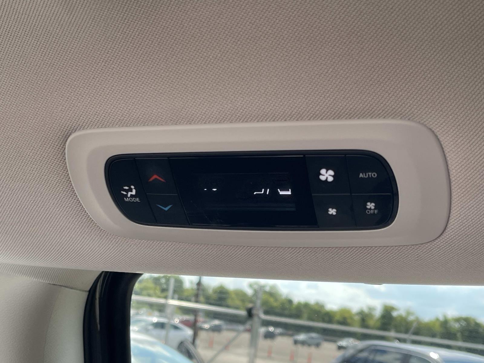 Used 2023 Chrysler Pacifica Van
