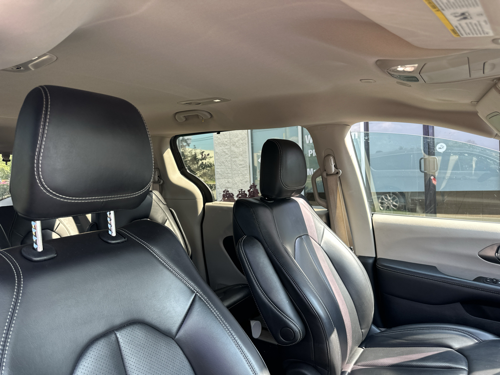 Used 2023 Chrysler Pacifica Van