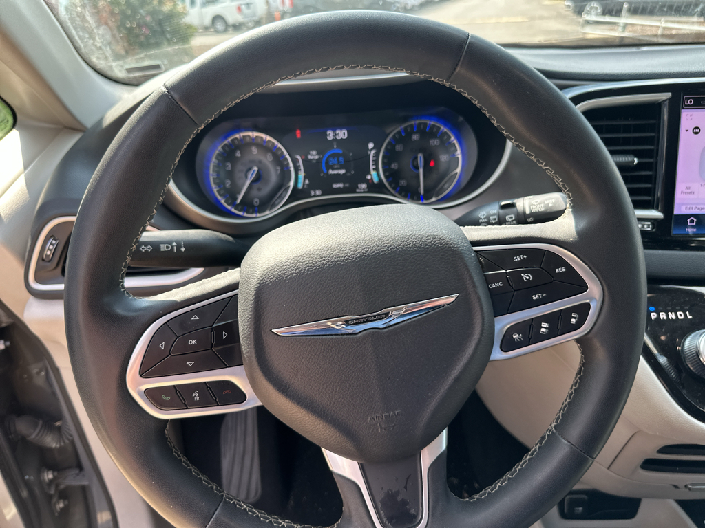 Used 2023 Chrysler Pacifica Van