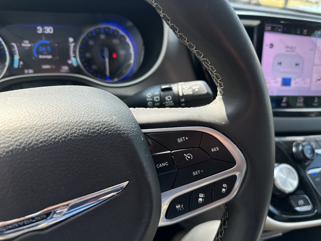 Used 2023 Chrysler Pacifica Van